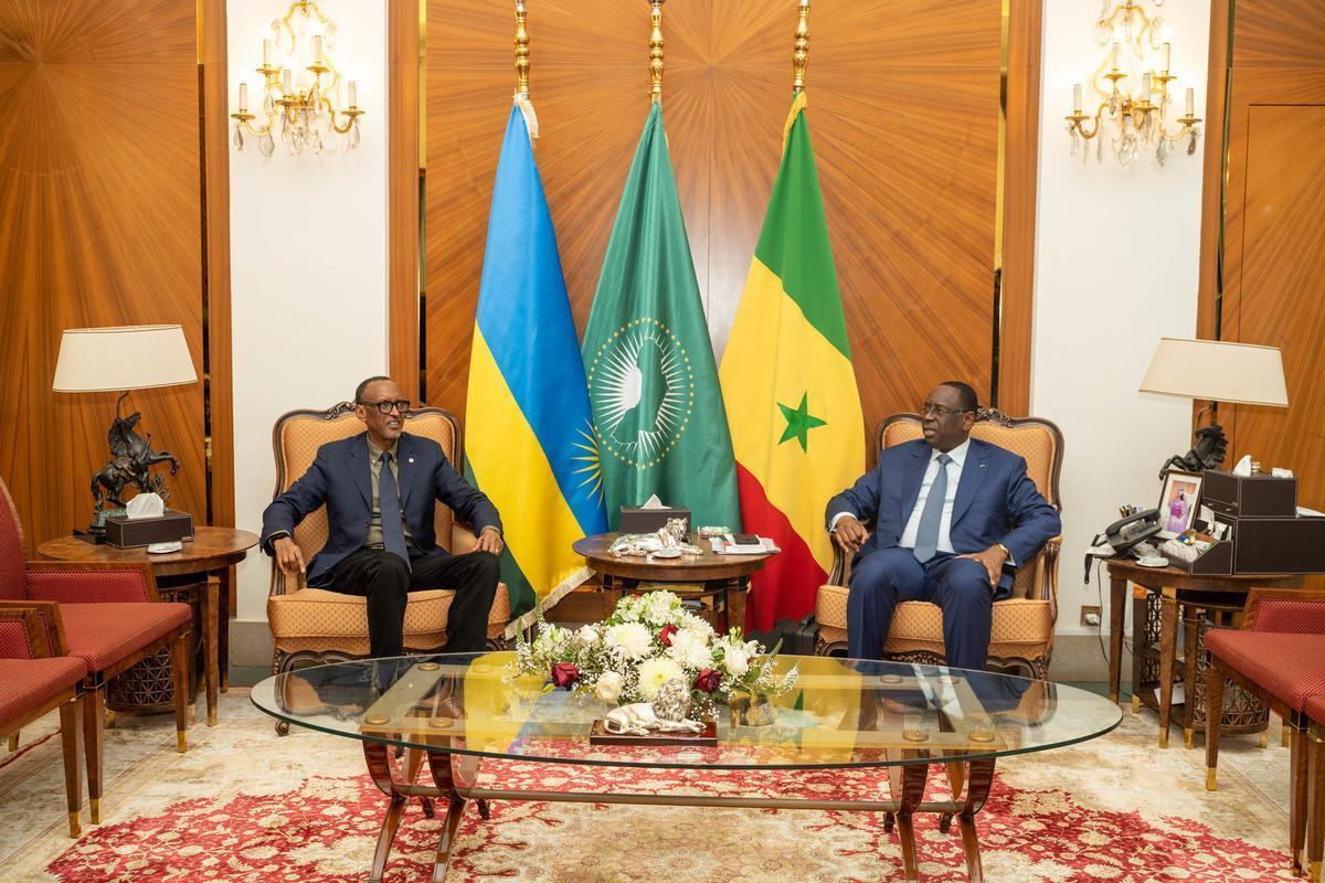 Kigali (Rwanda), 17 December 2023. From left, Rwandan President Paul Kagame with his Senegalese counterpart Macky Sall Flickr / CC BY-NC-ND 2.0 DEED 