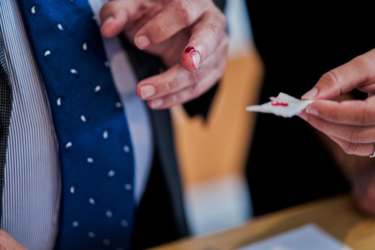 Aalborg (Danimarca), 10 luglio 2025. Un ministro si sottopone all'analisi del sangue per verificare la presenza di pfas (Foto dall'account Flickr della Presidenza danese del Consiglio dell'Ue)