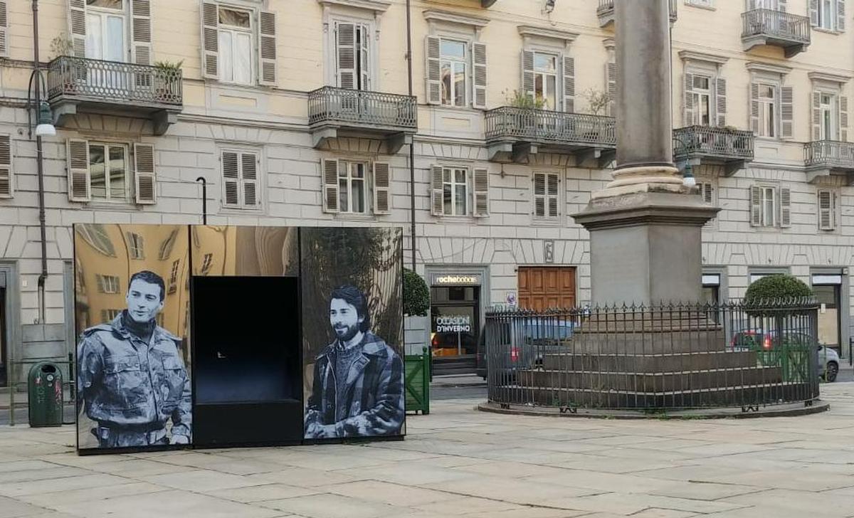 Installazione in piazza della Consolata, a Torino, dedicata al film La meglio gioventù
