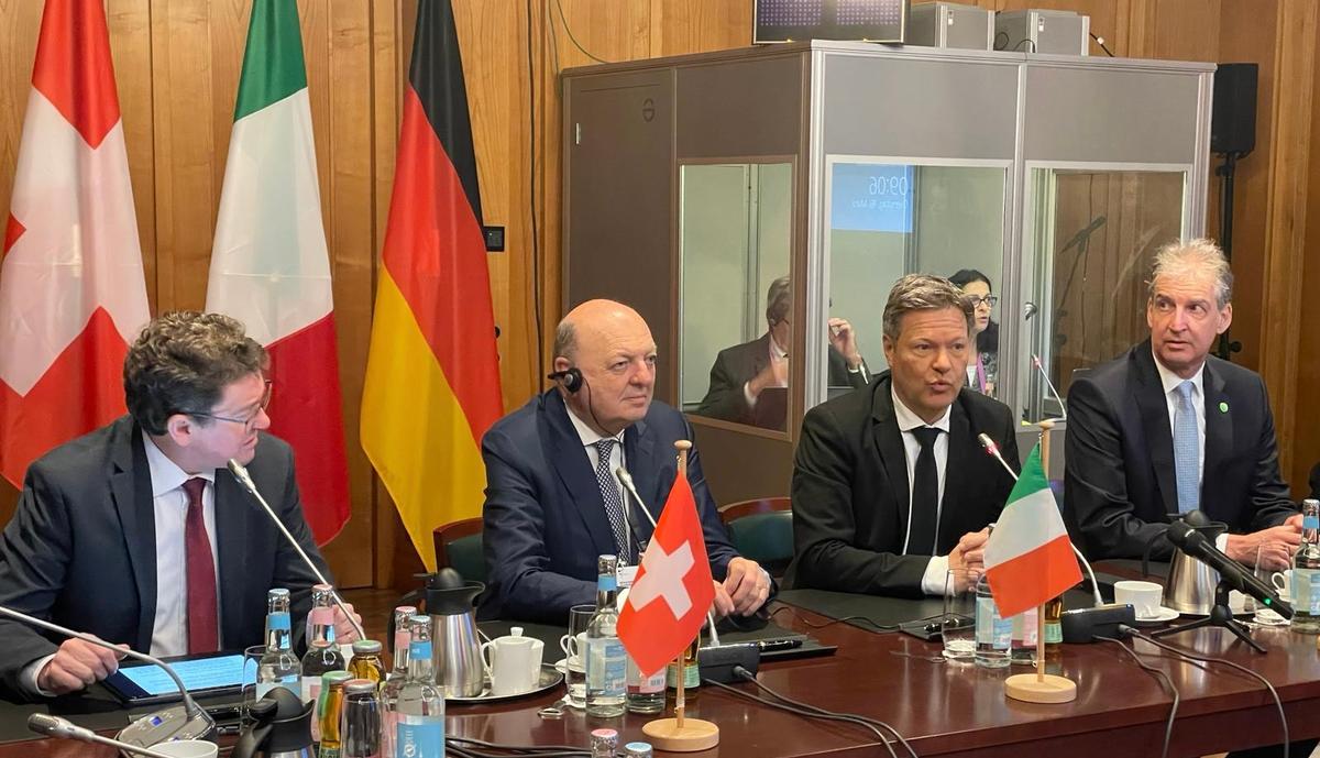 Il ministro Gilberto Pichetto Fratin a Berlino il 19 marzo per un accordo intergovernativo bilaterale di solidarietà tra Italia e Germania in materia di gas. Foto: Mase
