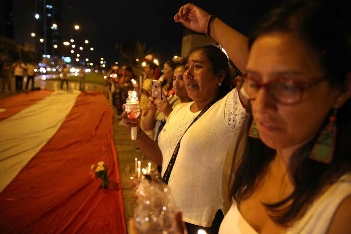 Lima, veglia in ricordo di Rosalino Flores, ucciso durante le proteste nella capitale contro il governo di Dina Boluarte. Foto: Paolo Aguilar/Ansa