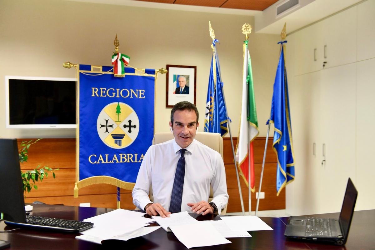 Il presidente della Calabria, Roberto Occhiuto, è anche il commissario che deve risanare la sanitÃ  regionale (Facebook)