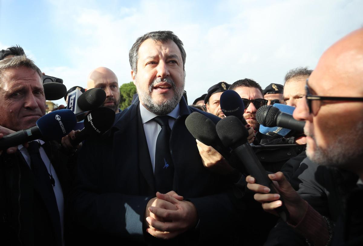 Palermo, 20 dicembre 2024. Il ministro Matteo Salvini arriva all'aula bunker del carcere Pagliarelli per la sentenza del processo Open Arms. ANSA/Igor Petyx