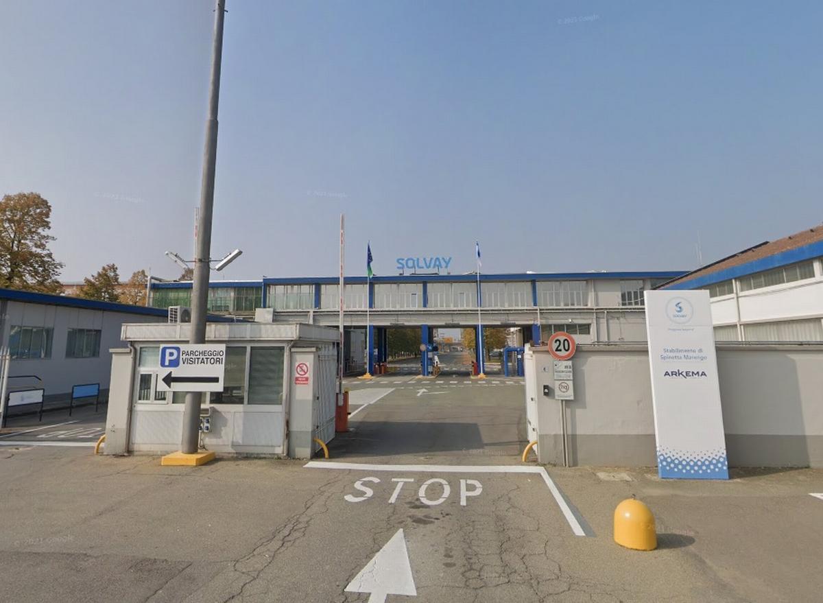 L'ingresso dello stabilimento della Solvay Solexis a Spinetta Marengo, in provincia di Alessandria (Foto da Google Street View) 
