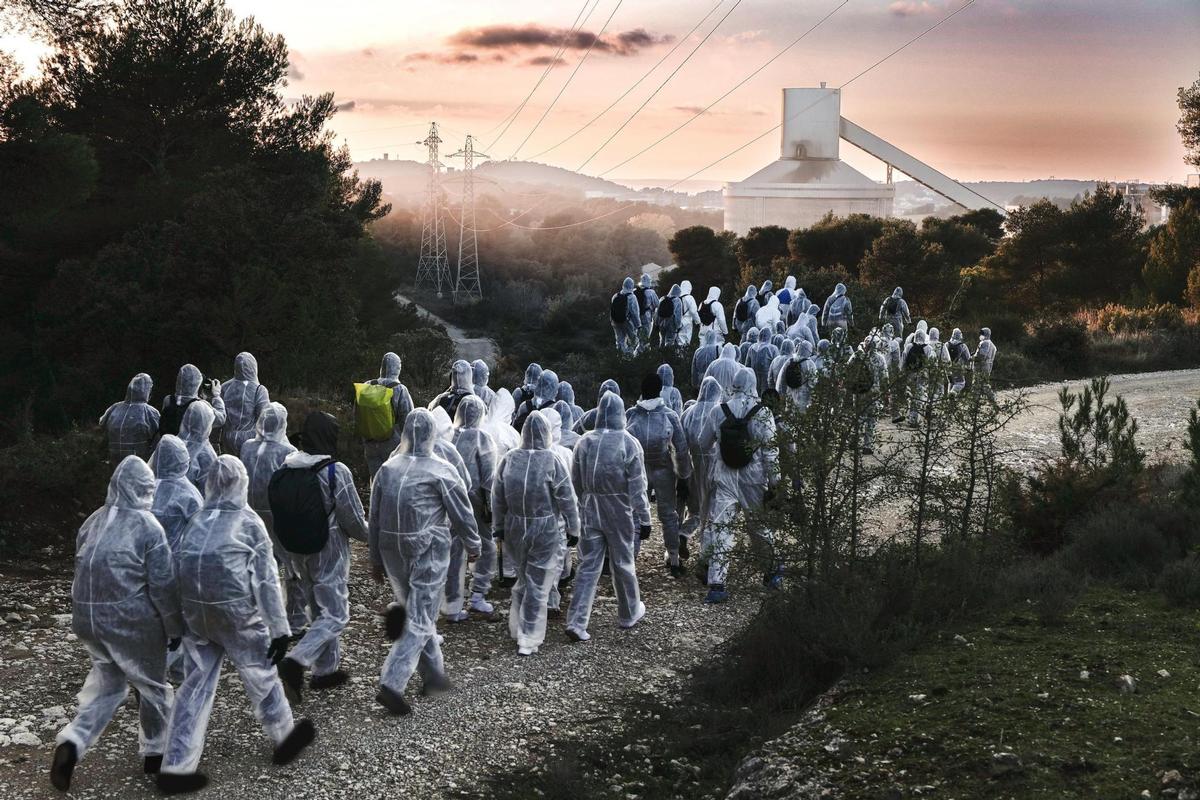 200 persone hanno invaso e disarmato di sorpresa la pianta Lafarge di La Malle a Bouc-Bel-Air nelle Bouches-du-Rhône, 10 dicembre 2022. Foto SdlT/fb