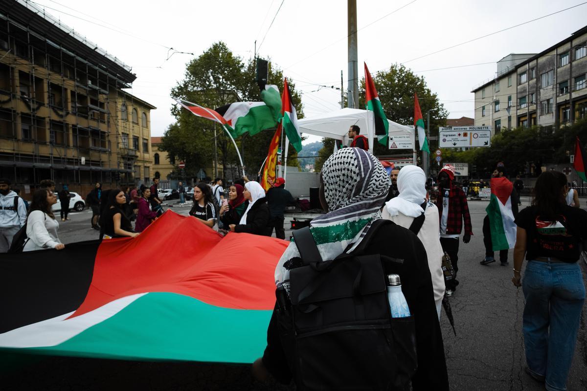 Torino, 22 settembre 2025. Corteo per Gaza e per la Global Sumud Flotilla in occasione dello sciopero generale "Blocchiamo tutto" (foto di Marco Panzarella)