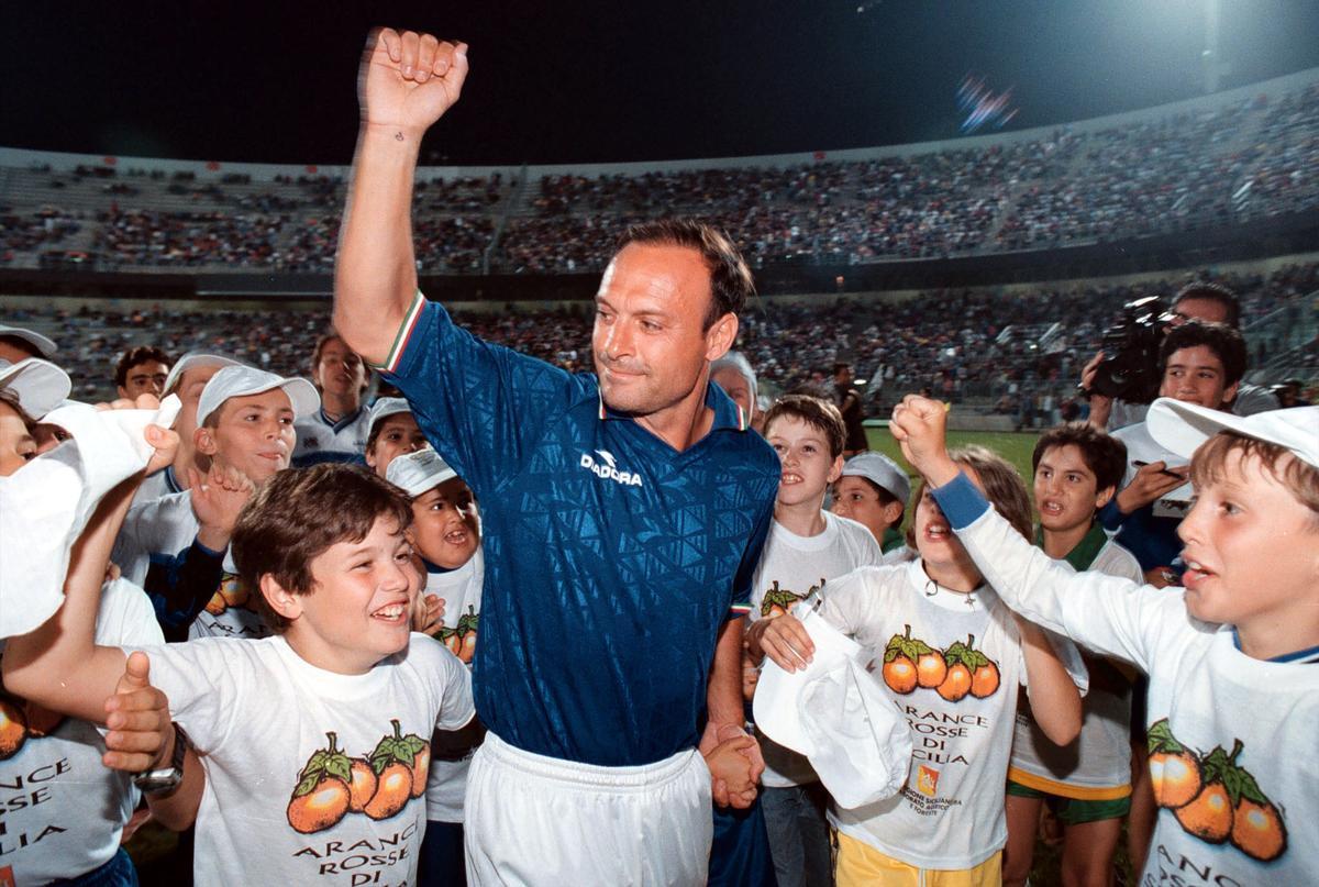 Palermo, 31 maggio 1999. Toto' Schillaci sul campo della Favorita per l'amichevole Italia - Germania. Foto di M.Palazzotto/Ansa