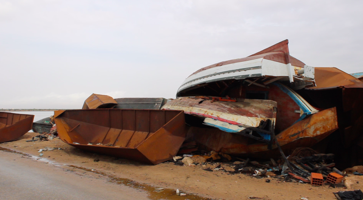 Regione di Sfax. Barche abbandonate sulla spiaggia di El Amra