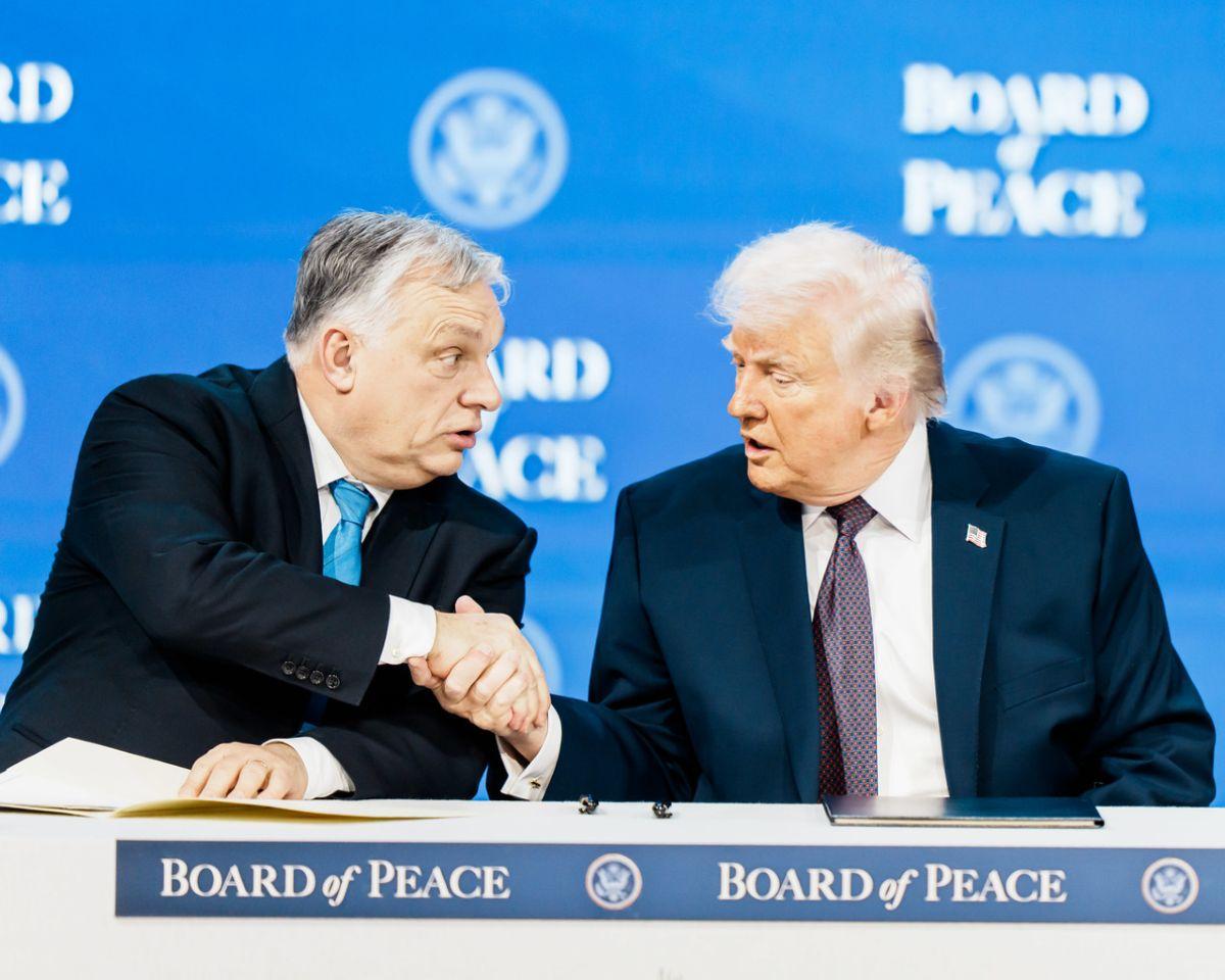 Davos (Svizzera), 22 gennaio 2026. Il primo ministro ungherese Viktor Orbán insieme al presidente Usa Donald Trump durante un incontro del Board of Peace nell'ambito del World Economic Forum (Foto di Mattias Nutt / World Economic Forum)