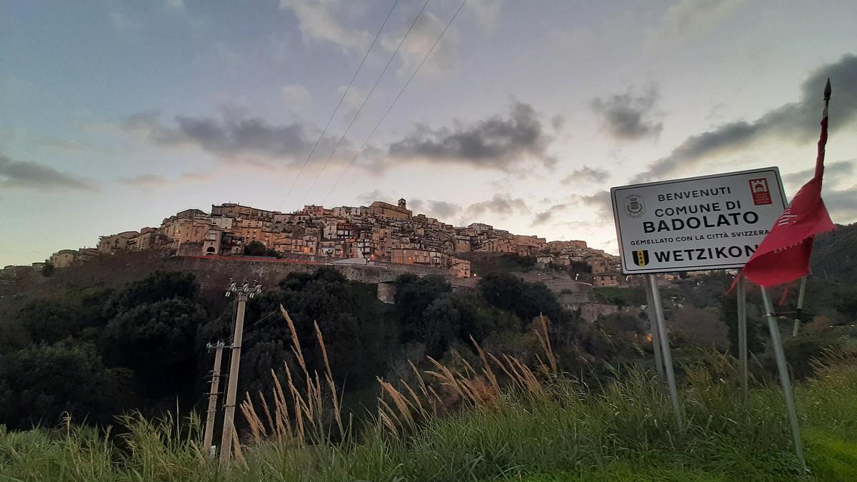 Badolato (Cz), vista sul borgo antico. Foto da Wikimedia Commons