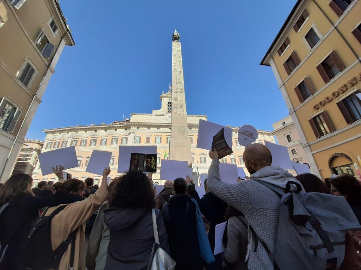 I familiari delle vittime di mafia protestano davanti a Montecitorio