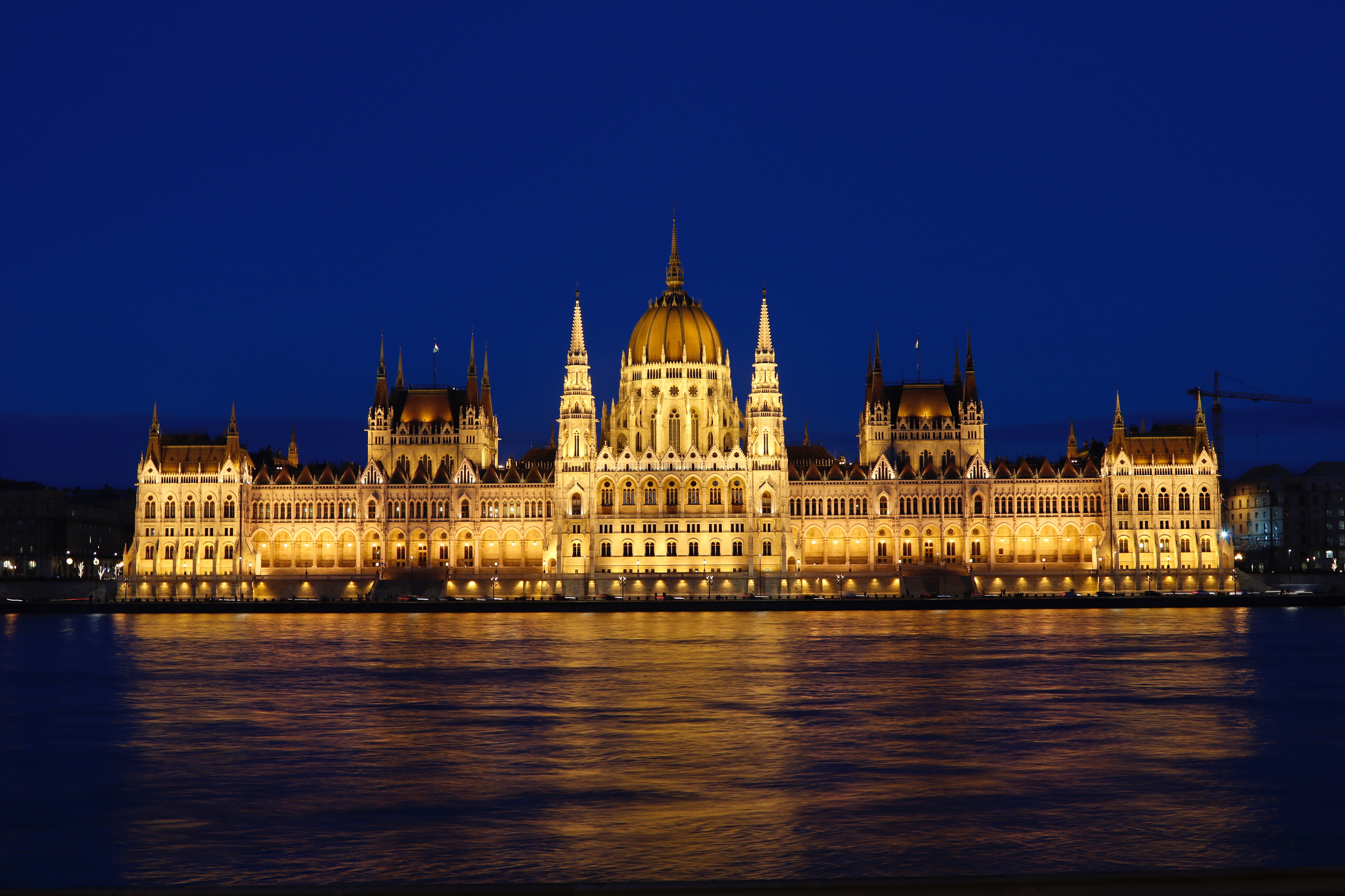 Il parlamento ungherese a Budapest (Oliver Clur - Unsplash)