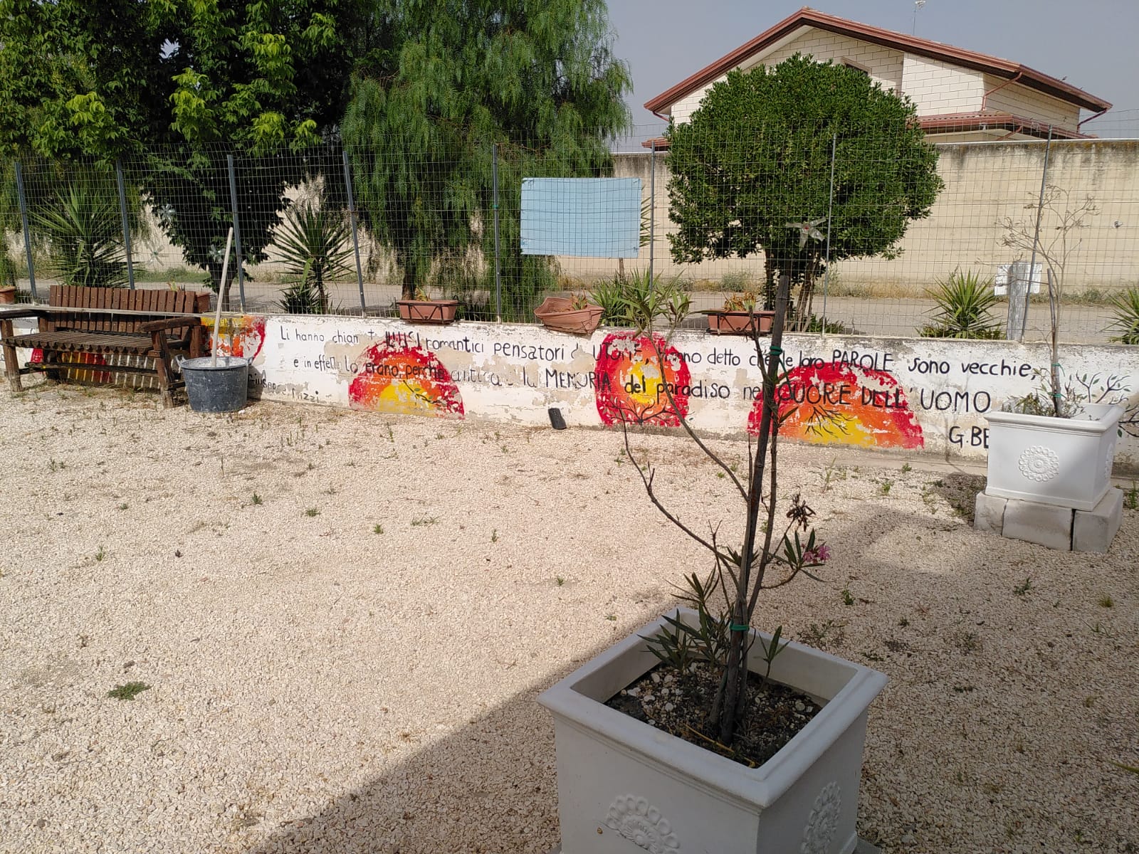 Il cortile della cooperativa Pietra di Scarto a Cerignola in un bene confiscato