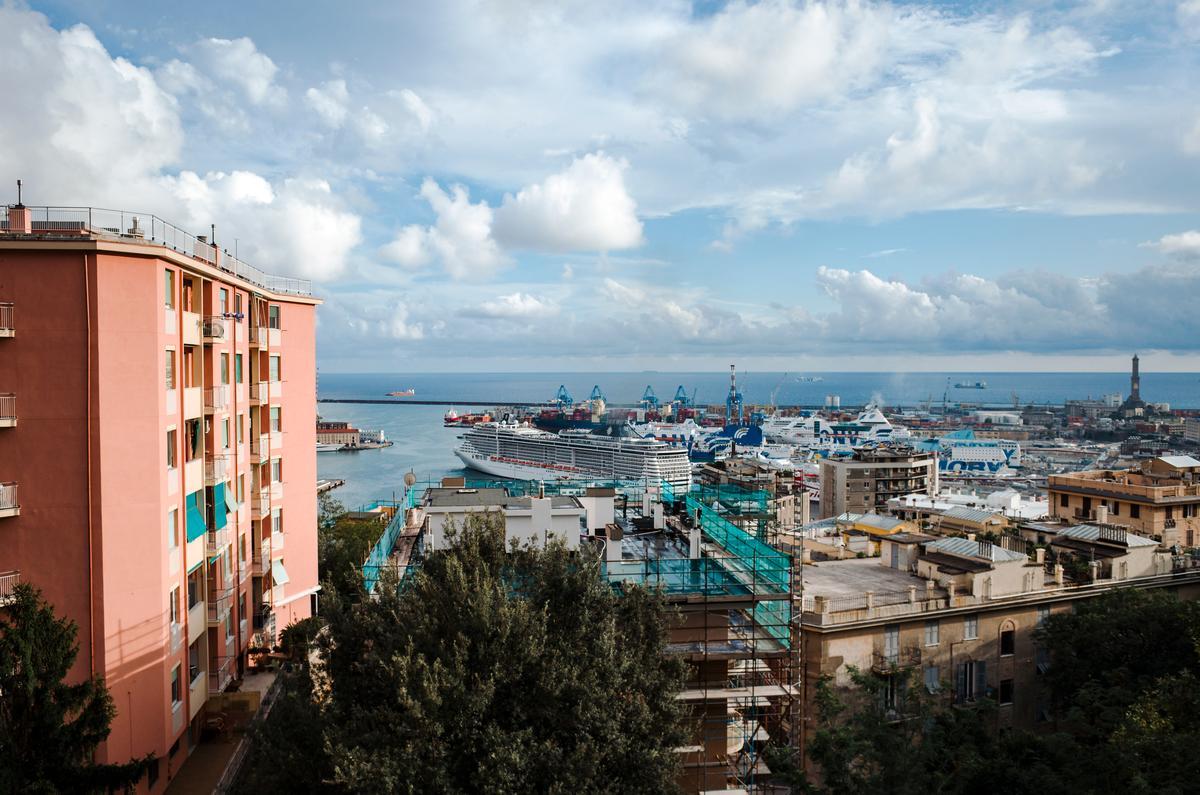 Genova, vista del porto dal quartiere di San Teodoro. Foto di P. Valenti