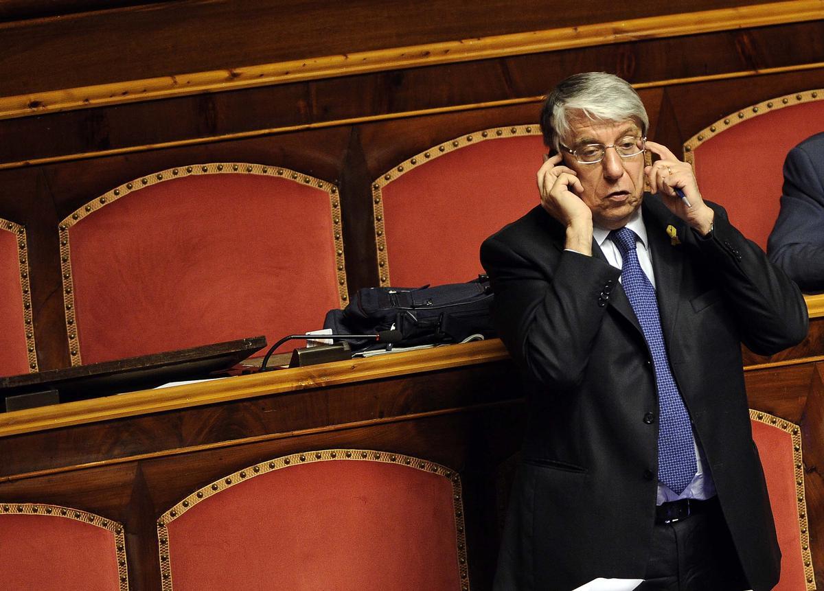 Carlo Giovanardi in Senato nel 2014 (Foto Fabio Cimaglia - Lapresse)