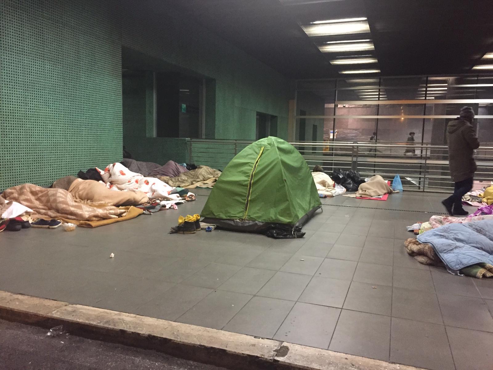 I migranti nella stazione Tiburtina. Credits: Baobab Experience 