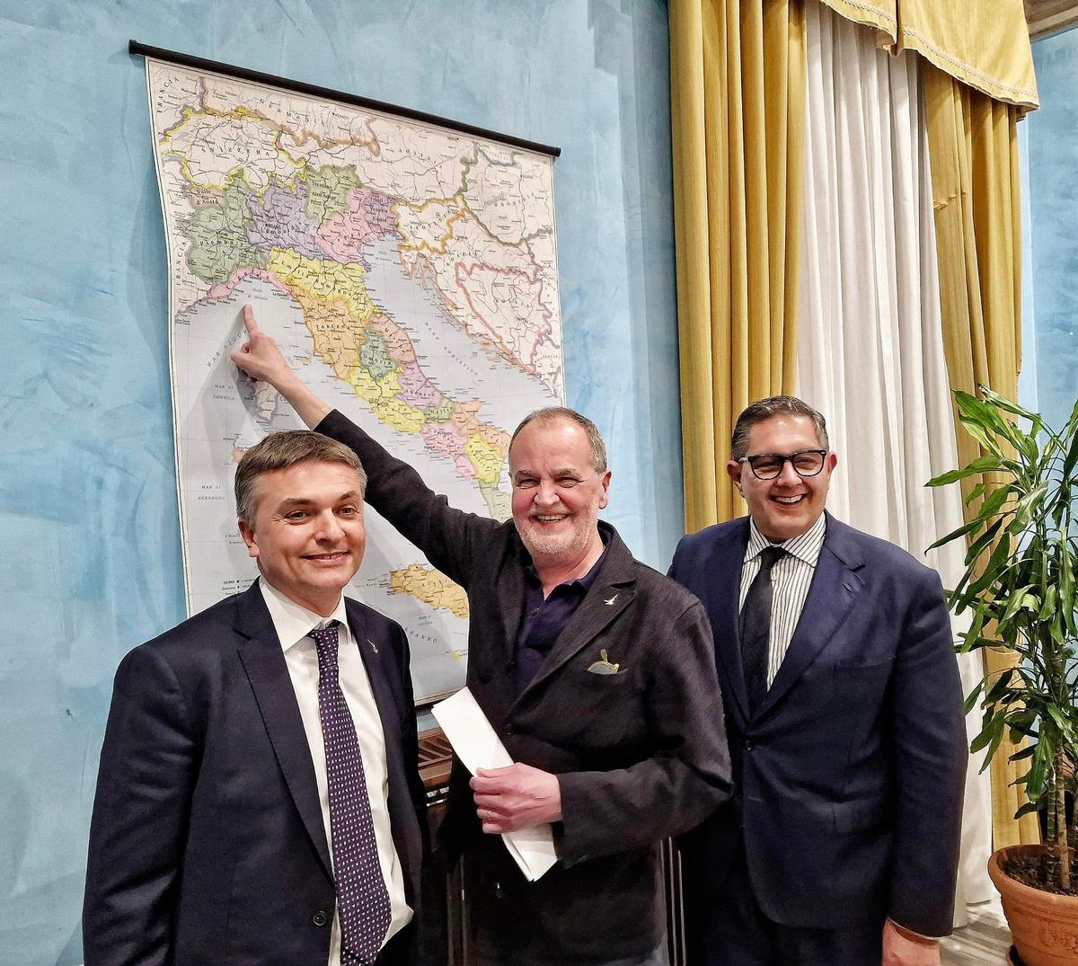 Al centro, il ministro per gli Affari regionali e le autonomie Roberto Calderoli, promotore della riforma (Facebook)
