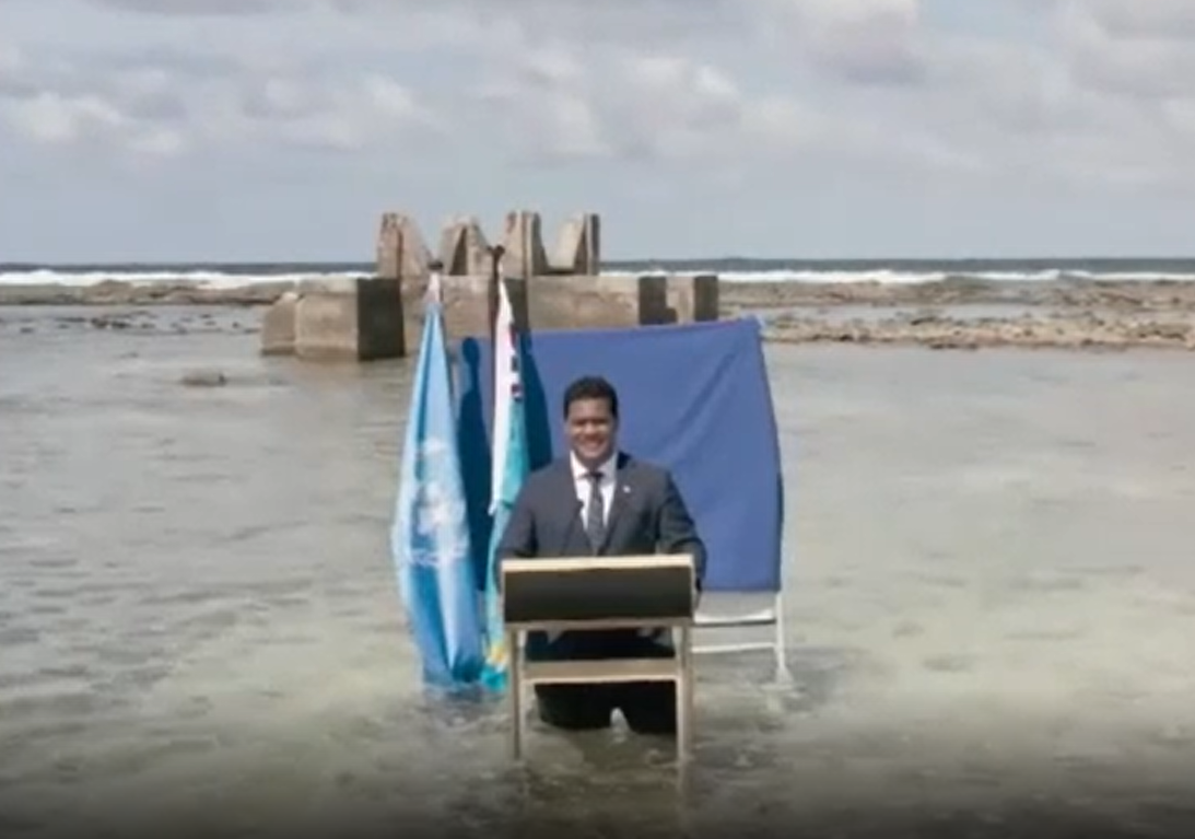 Un fotogramma del videomessaggio del ministro degli Esteri di Tuvalu