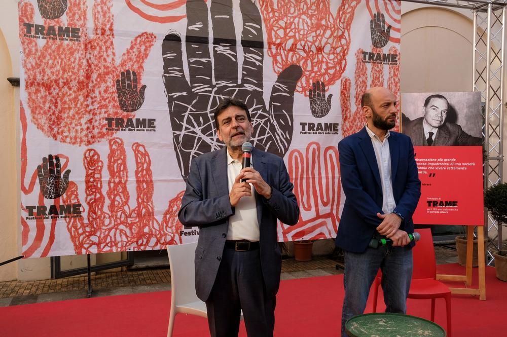 Lamezia Terme. Da sinistra, Nuccio Iovene e Giovanni Tizian, presidente e direttore artistico di Trame Festival