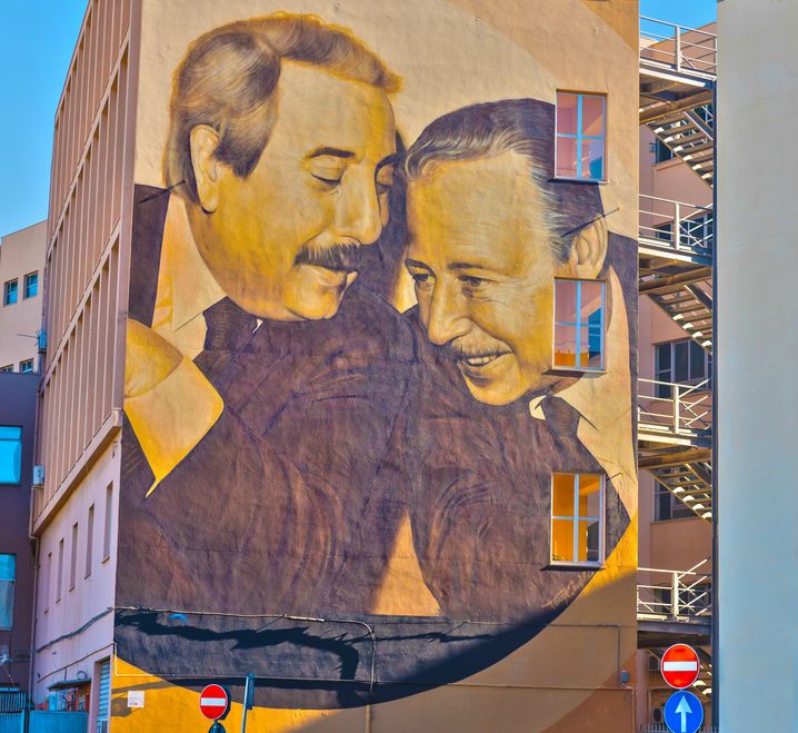 Palermo, il murales di Falcone e Borsellino