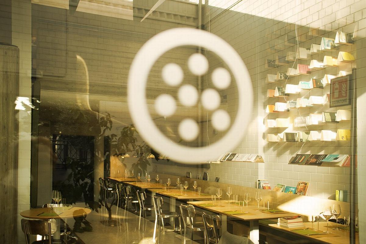 Una delle sale della pizzeria Fiore