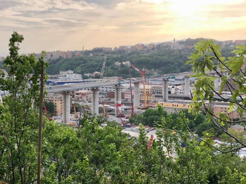 La ricostruzione del ponte di Genova