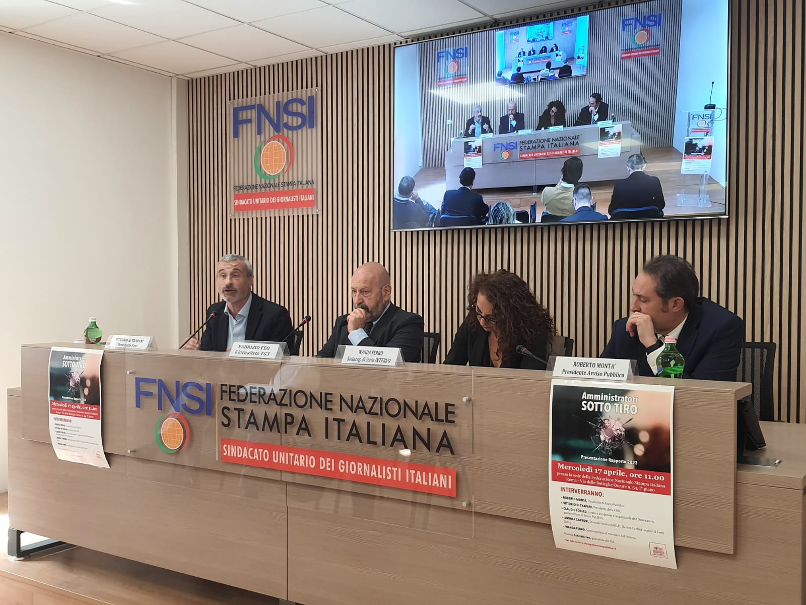 Roma, 17 aprile 2024. La presentazione del rapporto "Amministratori sotto tiro" di Avviso pubblico. Da sinistra, Vittorio Di Trapani (presidente della Federazione nazionale stampa italiana), Fabrizio Feo (giornalista del Tg3), Wanda Ferro (sottosegretario all'Interno) e il presidente dell'associazione, Roberto Montà
