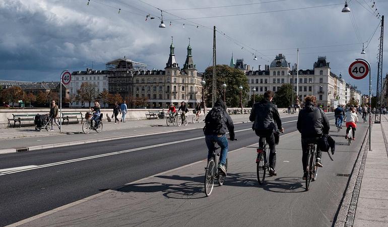 La pista ciclabile sul Queen Louise's bridge, che attraversa il fiume Neman al confine russo-lituano (Wikimedia Commons)
