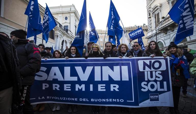 Roma, 10 dicembre 2017. Manifestazione in piazza Santissimi Apostoli contro lo ius soli e per la campagna elettorale di Matteo Salvini (Foto A. Carconi/Ansa) 