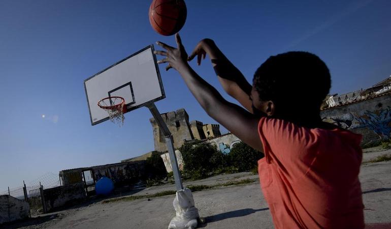 Castel Volturno (Napoli), 17 ottobre 2017. Uno dei giocatori della Tam tam basket (C. Fusco/Ansa)