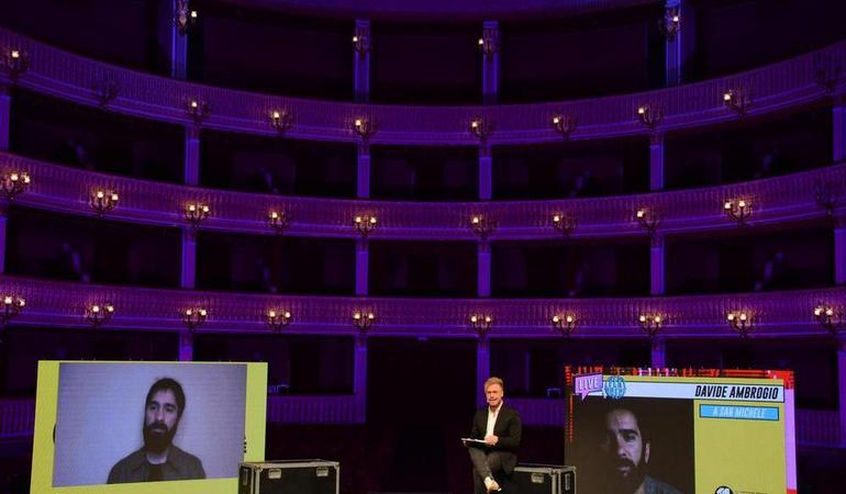 Cosenza, teatro Rendano. Un'immagine dell'edizione 2020 on streaming di Musica contro le mafie