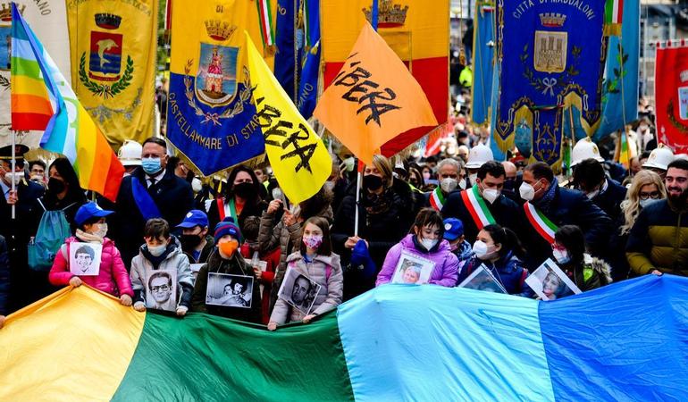 21 marzo 2022: la manifestazione nazionale a Napoli organizzata da Libera in ricordo delle vittime delle mafie (Ansa)