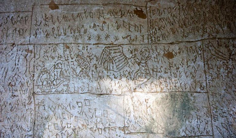 I graffiti realizzati da Nannetti all'ospedale psichiatrico di Volterra. Foto di Paolo Lottini