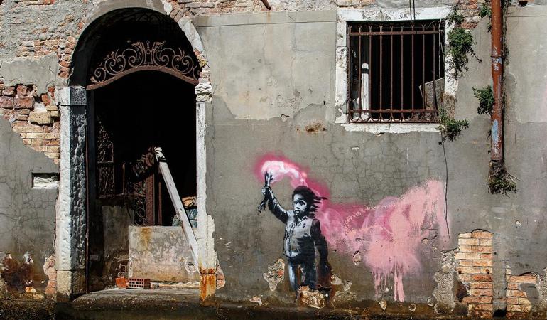 L'opera Migrant Child realizzata da Banksy a Venezia - Robert Moranelli/Flickr