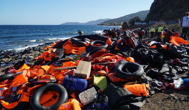 Mediterraneo, migranti costretti a tornare in Libia. Ong: "Respingimenti illegali"