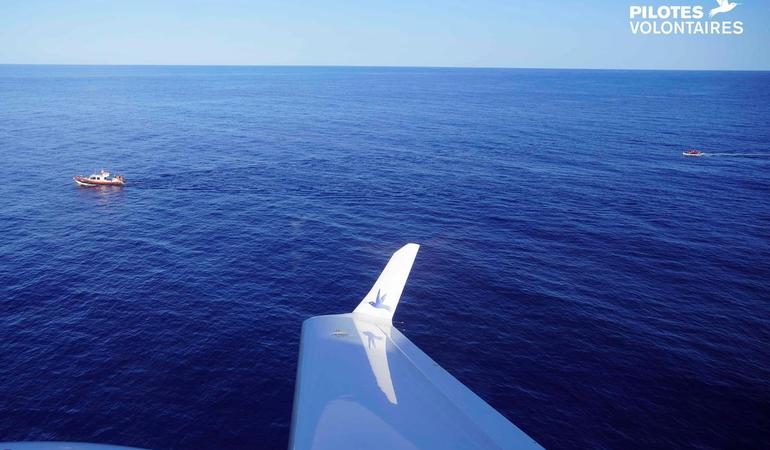 Velivolo dell'ong Pilotes Volontaires sorvola il Mediterraneo (foto Facebook)
