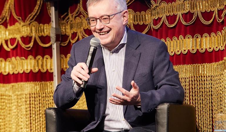 Torino, 26 marzo 2025. Alessandro Barbero interviene al Teatro Carignano per la Biennale Democrazia (Foto di Elisa Giordano)