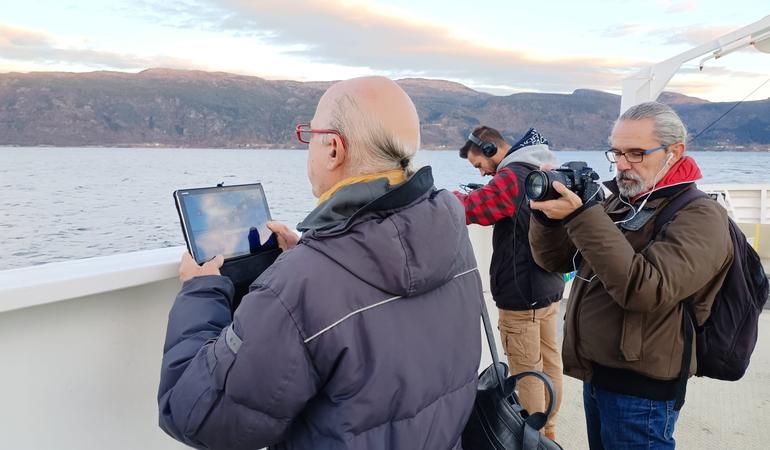 Vito Fiorino durante le riprese del documentario "A nord di Lampedusa" (foto Alessandro Rocca)