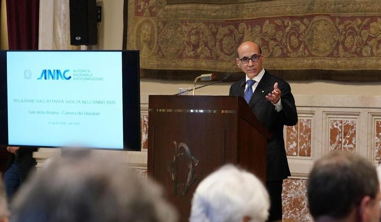 Roma, 21 aprile 2026. Il presidente dell'Anac, Giuseppe Busia, illustra la relazione annuale al parlamento (Foto Anticoli dal sito della Camera dei deputati)