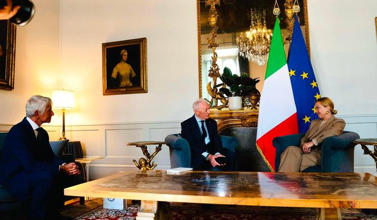 Roma, 29 settembre 2025. Da sinistra, il ministro dello Sport Andrea Abodi, il presidente del Comitato olimpico nazionale italiano Luciano Buonfiglio e la presidente del Consiglio Giorgia Meloni (Foto da governo.it CC-BY-NC-SA 3.0 IT)