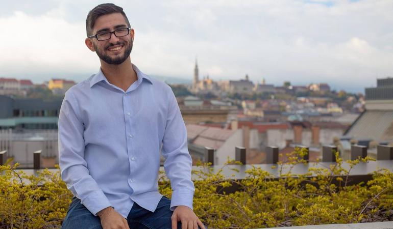 Bahruz Samadov, ricercatore azero e pacifista che vive a Praga, è stato arrestato in estate dopo essere tornato in Azerbaigian (Wikimedia)