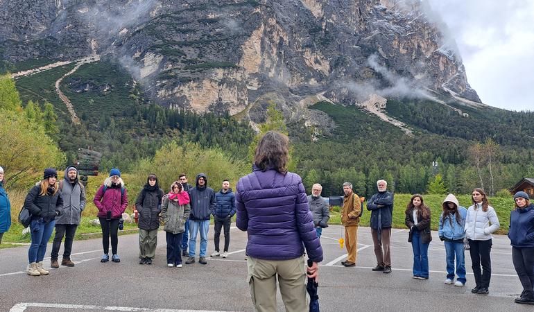 Cortina d'Ampezzo, 4 ottobre 2024. I referenti della campagna Open Olympics 2026 si ritrovano prima di una passeggiata monitorante sui luoghi delle opere. Foto C. Bartolucci