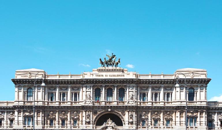 Vista frontale della Cassazione. Foto di Michele Bitetto/Unsplash