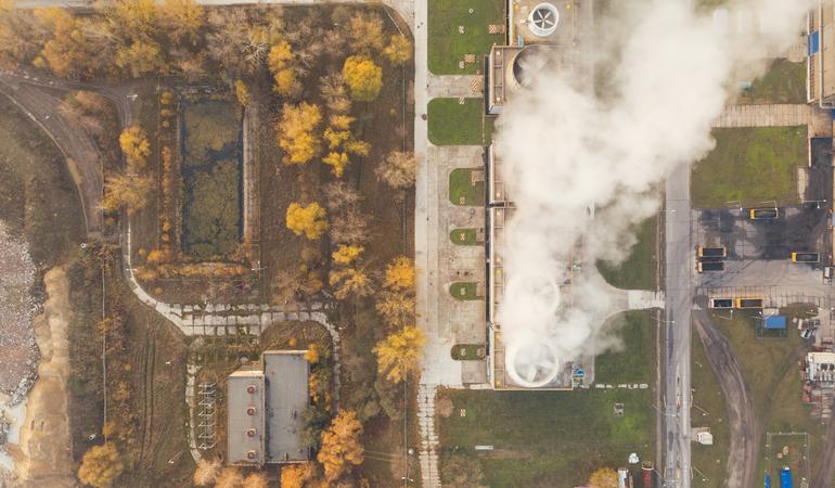 Una centrale elettrica a Poznan, in Polonia (Marcin Jozwiak /Unsplash)