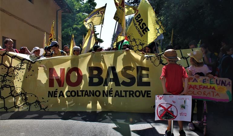 I manifestanti del movimento "No base", 2 giugno. Foto: Natalie Sclippa