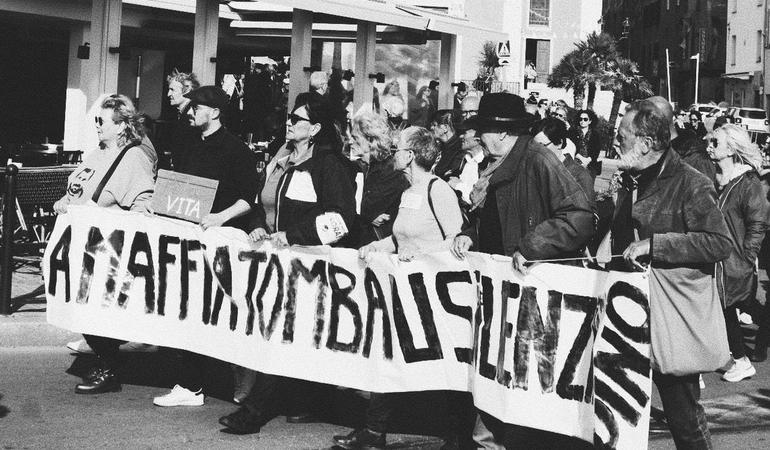 Una manifestazione antimafia in Corsica (Foto di Mona Favoreu) 