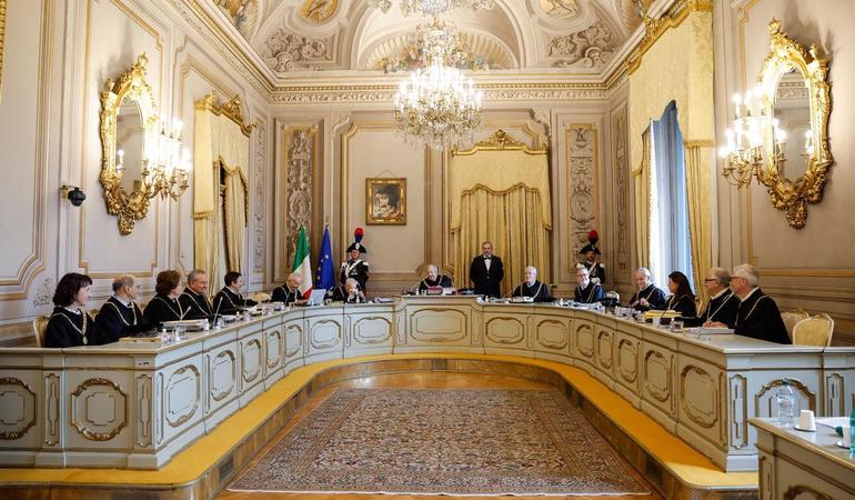I giudici riuniti nell'aula del Palazzo della Consulta, a Roma (Foto Ufficio stampa della Corte costituzionale)