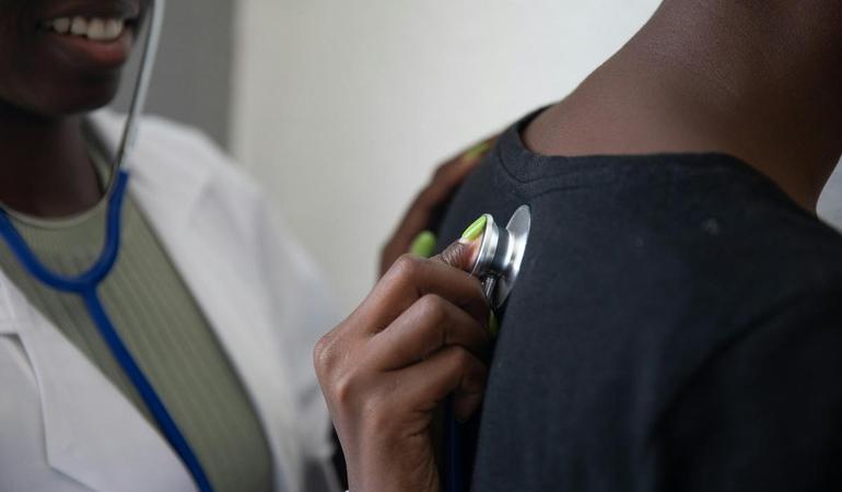 Cpr e visite di idoneità, Giustetto (Fnomceo): "Il medico deve curare, non decidere sul trattenimento dei migranti"