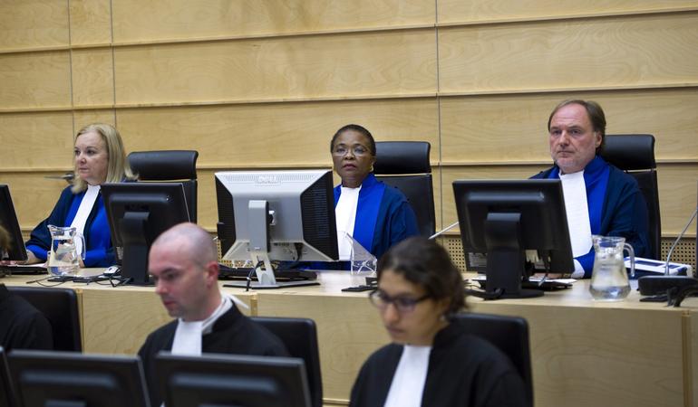 L'Aja (Olanda), 27 giugno 2011. La Corte penale internazionale si pronuncia sul mandato di cattura di Muammar Gheddafi. A decidere, da sinistra a destra, i giudici Sylvia Steiner, Sanji Mmasenono Monageng e l'italiano Cuno Tarfusser. Foto di Robert Vos/Epa 