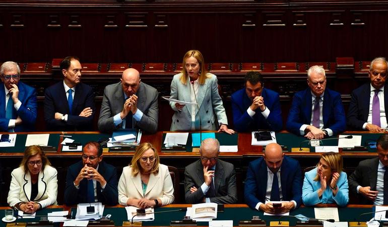 Montecitorio, 23 giugno 2025. La Presidente del Consiglio, Giorgia Meloni, con alcuni membri dell'esecutivo. Immagini messe a disposizione con licenza CC-BY-NC-SA 3.0 IT